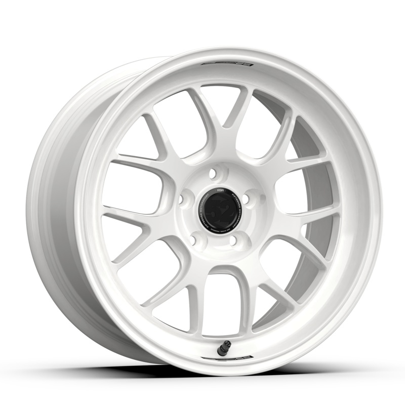 fifteen52 Apex RSR 18″ 5×114.3 Rally White (Gloss White)